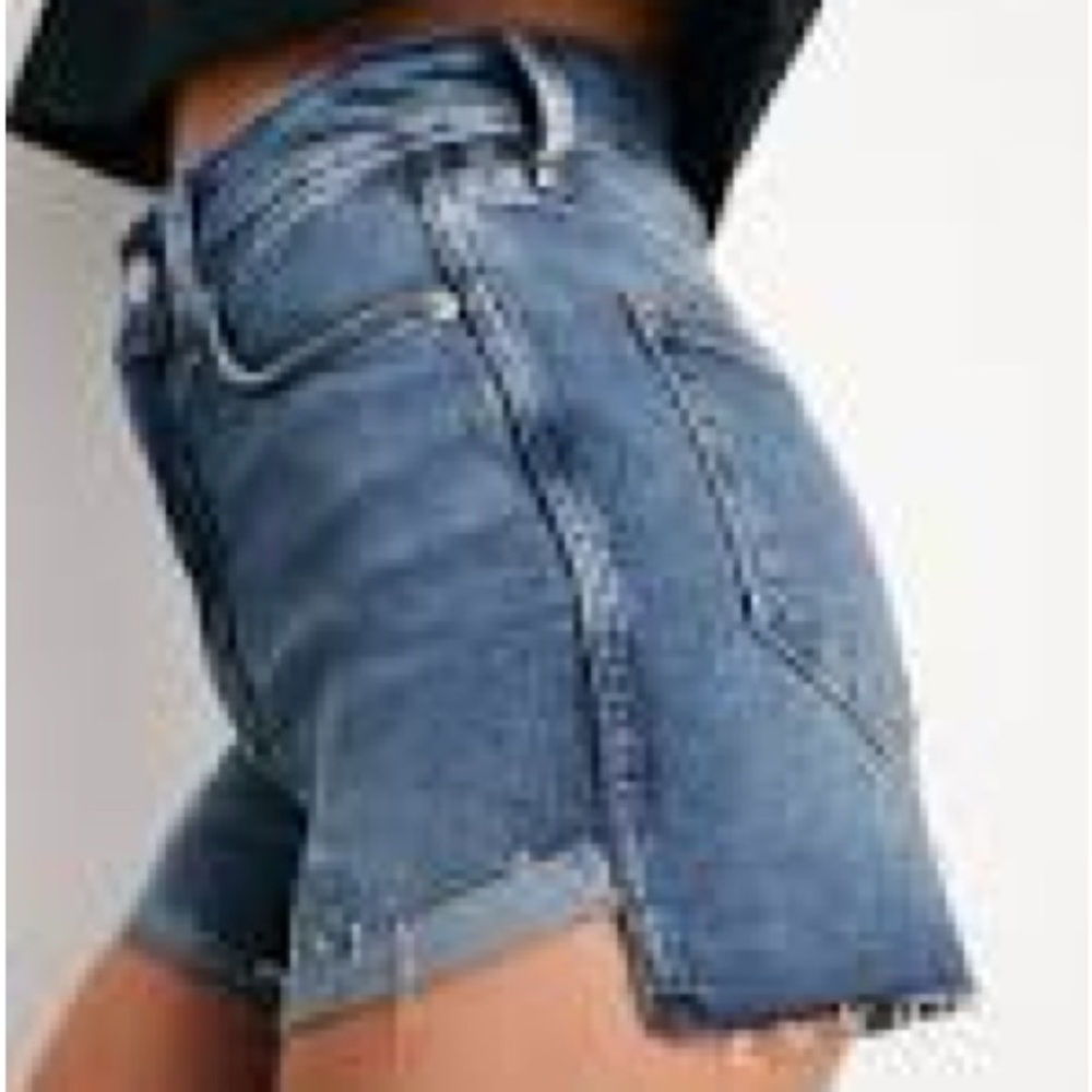 GOOD AMERICAN NWT GOOD CURVE SHORT - Picture 5 of 9